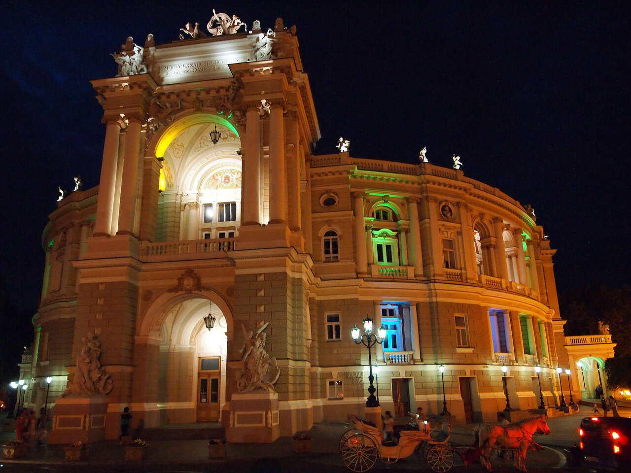 Одесские места. Одесса оперный театр ночью. Одесса столица. Одесса большой город. Одесса красивые места.